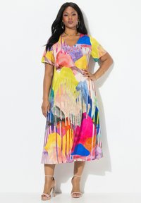 Ulla Popken PRINT SHORT SLEEVE V-NECK - Jurk - magenta