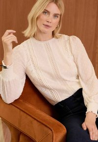 Love & Roses REGULAR FIT CREW NECK - Blúz - cream