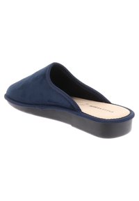 Scarpe slip-on blu navy con materiale superiore morbido, soletta soffice e suola in gomma nera. Tacco leggermente rialzato per il comfort.