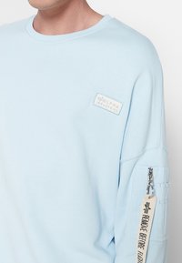 Alpha Industries Felpa - organic sky blue