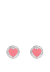 Silberne Ohrringe mit einem runden Design und einem pinken, herzförmigen Mittelpunkt. Die glatte metallische Oberfläche und glänzende Akzente verbessern das Gesamtbild.