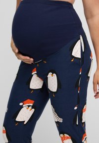 Next MATCHING FAMILY MATERNITY CHRISTMAS PENGUIN SET - REGULAR FIT - Nattplagg set - navy blue