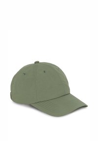 Casquette de baseball verte avec une visière incurvée, fabriquée en tissu léger. Présente des coutures surpiquées et des œillets de ventilation pour la respirabilité.