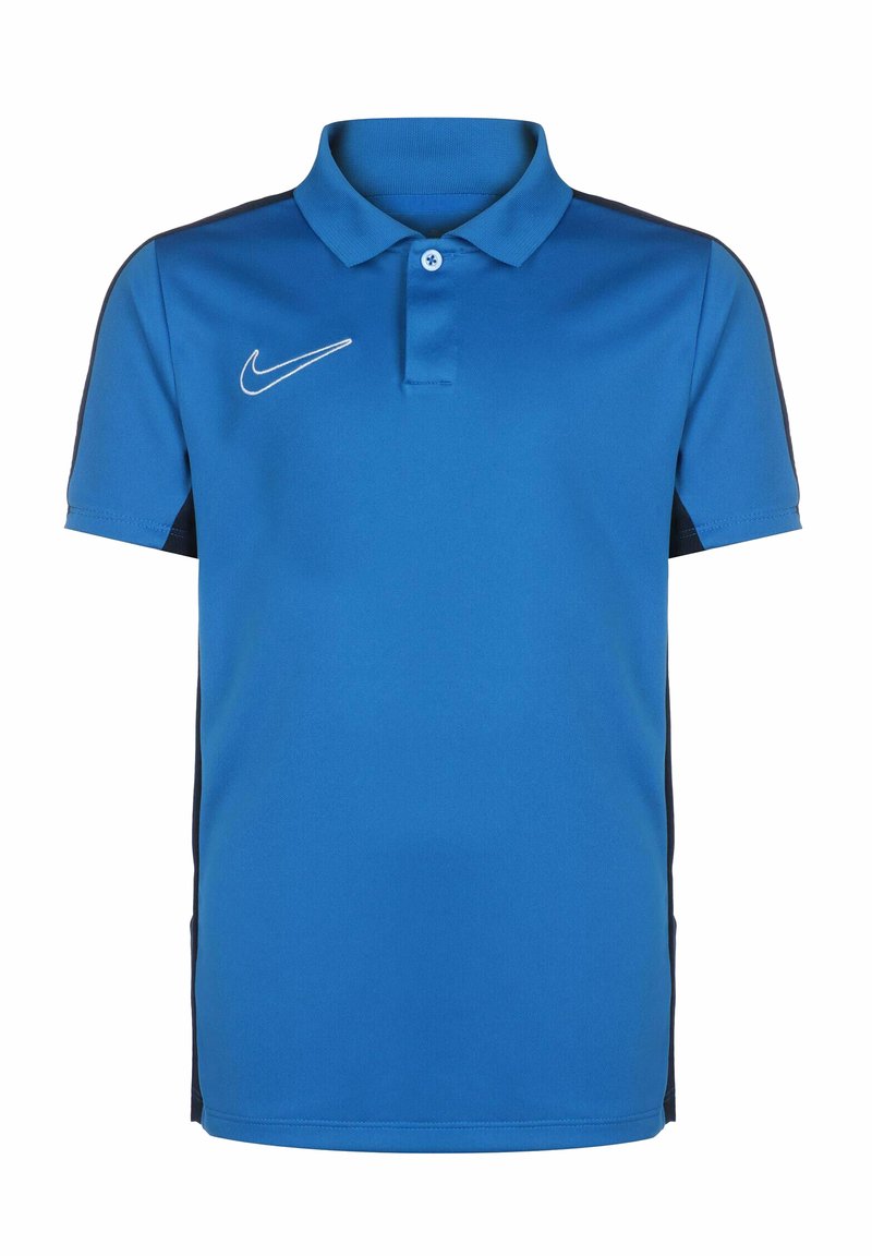 Polo blu realizzato in tessuto liscio, con colletto, maniche corte e dettagli neri sui lati. Logo Nike ricamato in bianco.