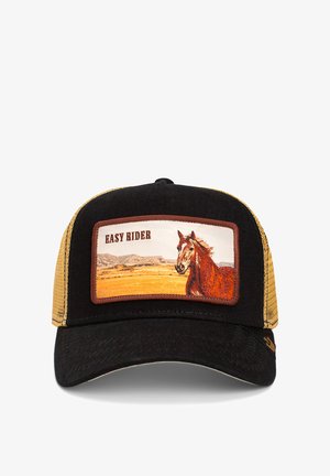 Gorra trucker negra y marrón con un parche bordado rectangular de un caballo y un paisaje desértico, etiquetado "EASY RIDER". Tejido texturizado.