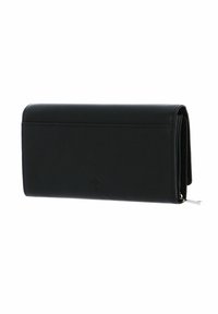 Portafoglio in pelle nera con texture liscia, chiusura con zip e logo embossato. Presenta una forma rettangolare e numerosi scomparti per carte all'interno.