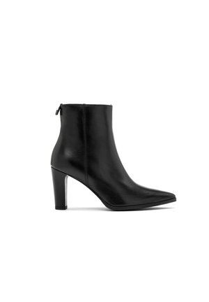 - Ankle boot
