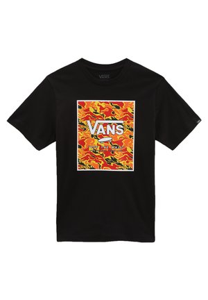 Czarny t-shirt Vans z centralnym kwadratowym nadrukiem w czerwono-pomarańczowo-żółtym kamuflażu oraz białym logo Vans z deskorolką i hasłem "Off The Wall".