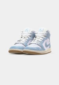 Jordan AIR JORDAN 1 MID SE - Sapatilhas de cano alto - white/worn blue/sail/light brown