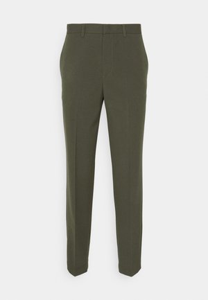 Olīvu zaļas uzvalka bikses ar plakanu priekšpusi, taisnām kājām un diskrētu šuvumu. Izgatavotas no gluda auduma bez redzamām kabatām.