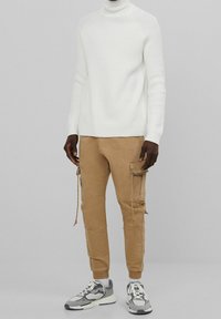 Bershka Cargobyxor - beige