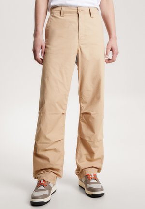 AIDEN BAGGY FIT - Bukse - tawny sand