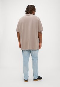 Lyle & Scott PLAIN - Poloskjorter - heritage taupe