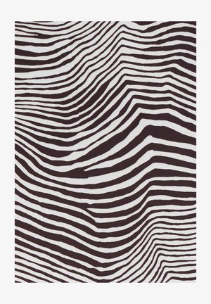 Wzorzysta tkanina z czarno-białymi falistymi paskami, o różnych szerokościach, tworząca fakturalny wygląd z gładkim wykończeniem.