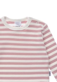 Gestreiftes Longsleeve-Shirt aus sanftem Pink und weißer Baumwolle. Verfügt über einen runden Halsausschnitt mit Druckknopfverschluss und einem Lilibut-Label an der Seite.
