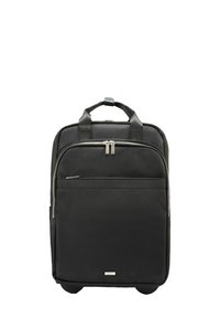 Czarny plecak z trwałym zewnętrzem, zamykanymi przegrodami i uchwytem na górze. Charakteryzuje się gładką powierzchnią i kółkami do łatwego przemieszczania.