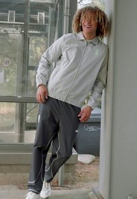 Puma AC MILAN  STATEMENT TRACK JACKET - Klub merchandise - flat light gray/grape mist