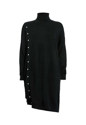 Vestito nero a collo alto realizzato in tessuto morbido, con orlo asimmetrico e bottoni a pressione argentati lungo un lato. Maniche lunghe e vestibilità rilassata.