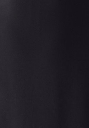 Sort stof med en glat, mat tekstur; ensartet farve uden mønstre eller accenter; sandsynligvis et alsidigt materiale til forskellige brugsmuligheder.