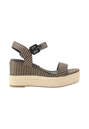 Sandalia de cuña con tiras tejidas en negro y beige, una hebilla negra y una suela plataforma trenzada en beige.