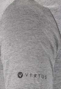VIRTUS Sports T-shirts - grijs