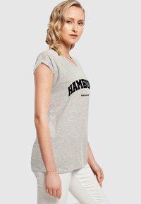 Merchcode HAMBURG WORDING  - Triko s potiskem - heather grey