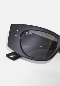Thumbnail Image 4