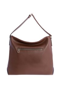 Bolso de hombro de cuero marrón con un diseño holgado, un bolsillo frontal con cremallera y una correa trenzada. Presenta una textura suave y curvas delicadas.