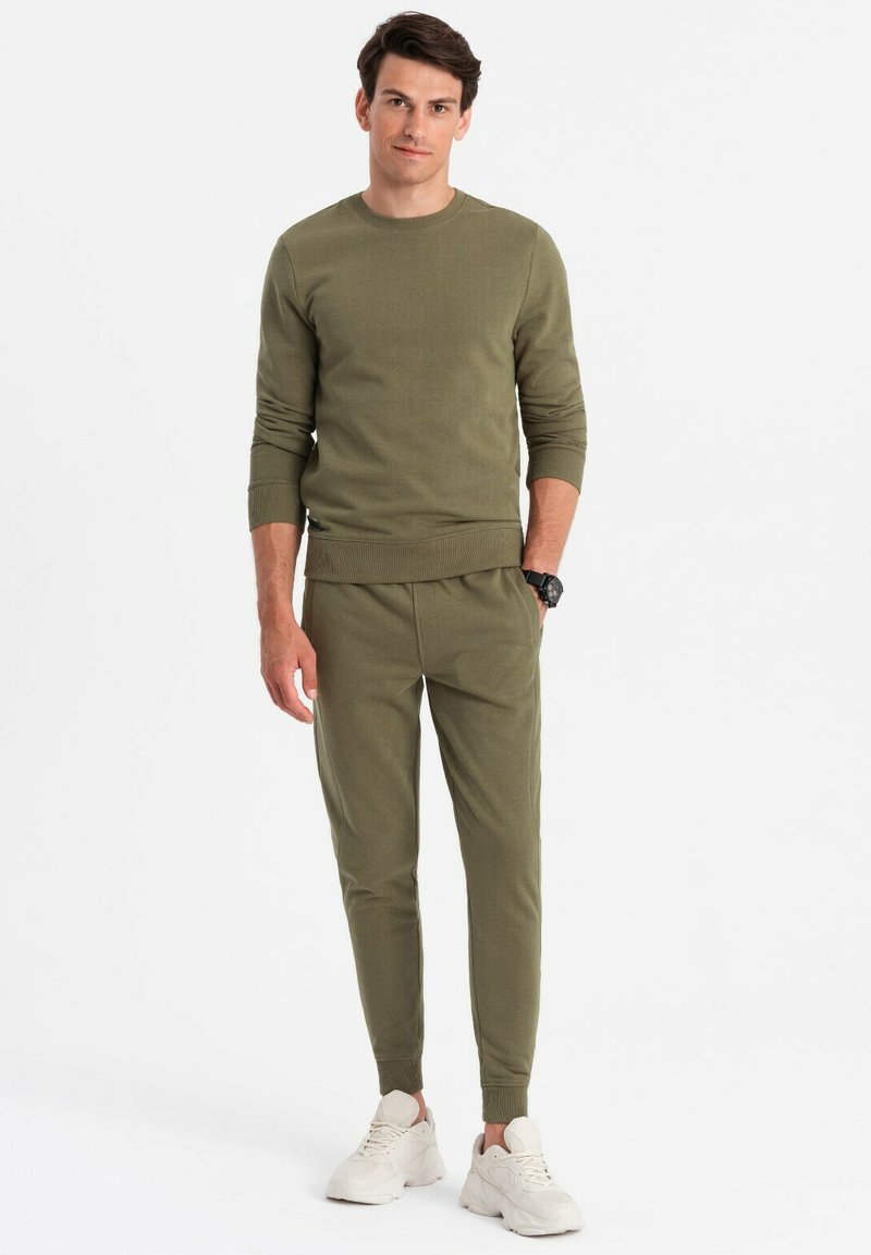Ombre SET  - Trainingsanzug - olive