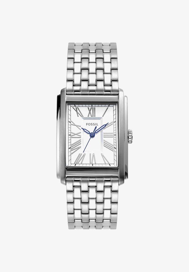 Montre-bracelet rectangulaire argentée Fossil avec bracelet à maillons métalliques, cadran blanc, chiffres romains noirs et aiguilles bleues des heures, minutes et secondes.