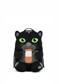 Katzenförmiger Rucksack aus schwarzem und grauem Stoff, mit grünen Augen und orangefarbener Zunge. Verfügt über zwei Seitentaschen und einen Namensschildhalter an der Zunge.