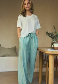 Next Set lenjerie de noapte - sage green
