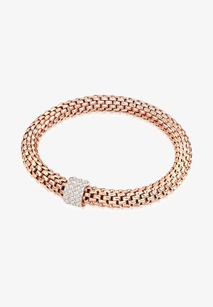 Bracelet en or rose avec un design tressé, présentant un fermoir central orné de pierres précieuses transparentes. Texture lisse et forme arrondie.