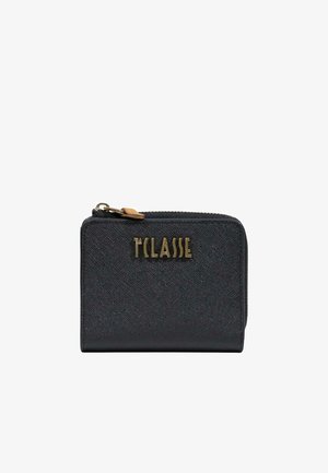 Cartera compacta negra con textura, cremallera en tono dorado y logo "T CLASSE" en el centro frontal.