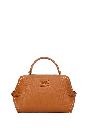Borsa compatta in pelle marrone con manico superiore, cuciture bianche lungo i bordi e logo ER metallico centrato sulla parte anteriore.