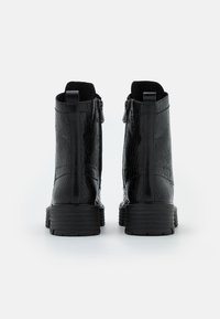 Marco Tozzi Botki na platformie