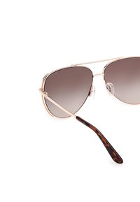 Ochelari de soare aviator din metal cu lentile gri în degrade, un cadru subțire de aur roz și vârfuri ale templelor cu model țestoasă.
