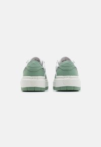 Jordan AIR JORDAN 1 ELEVATE - Joggesko - jade smoke/white/anthracite/sail
