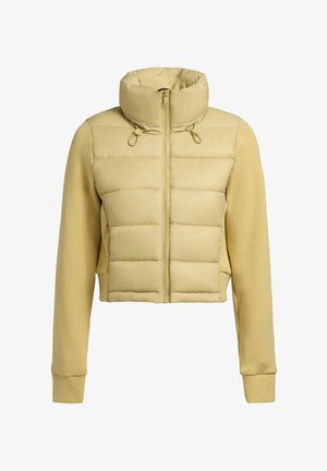 Beschnitten jakke med en pufferende lys gul krop, høj krave og tætsiddende ærmer, der kombinerer glatte og teksturerede materialer.