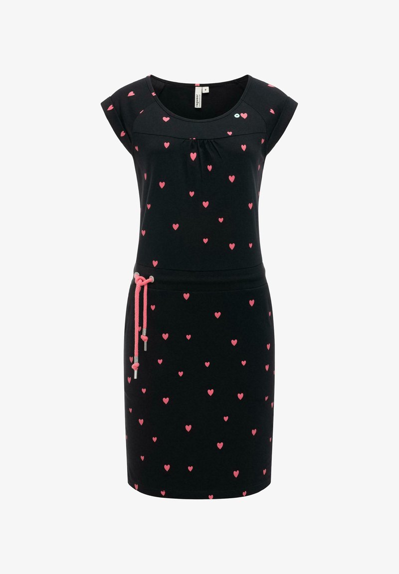 Czarna sukienka z krótkim rękawem, z różowym wzorem w serca, okrągłym dekoltem i różowym wiązaniem w talii po lewej stronie.