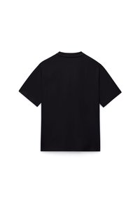 Μαύρο βαμβακερό T-shirt με στρογγυλή λαιμόκοψη, κοντά μανίκια και άνετη εφαρμογή. Λείος υφής, χωρίς ορατά σχέδια ή γραφικά.