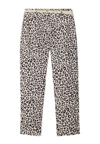 Leopardprint losse broek met een beige basis en zwarte vlekken. Heeft een gestructureerde beige tailleband en trekkoord.