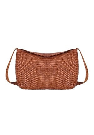 Borsa a tracolla in pelle marrone intrecciata con chiusura a patta e tracolla lunga, forma rettangolare con motivo a trama incrociata.
