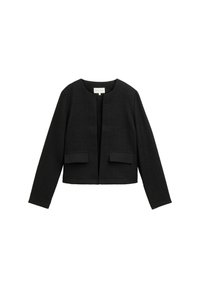 Chaqueta corta negra con tejido texturizado, escote redondo, abertura frontal y dos bolsillos delanteros. Mangas largas con un diseño sencillo.