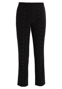 Svarta byxor i tyg med vertikala rader av små, blanka nitar längs sidorna. Skräddarsydd passform med rak benform.