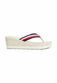 Ciabatte a zeppa con suola beige, cinturini in tessuto a strisce blu navy, rosso e bianco, dotate di una soletta testurizzata e suola in gomma per una buona aderenza.