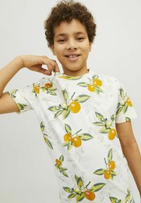 Jack & Jones Junior ALL OVER - Trükipildiga T-särk - buttercream