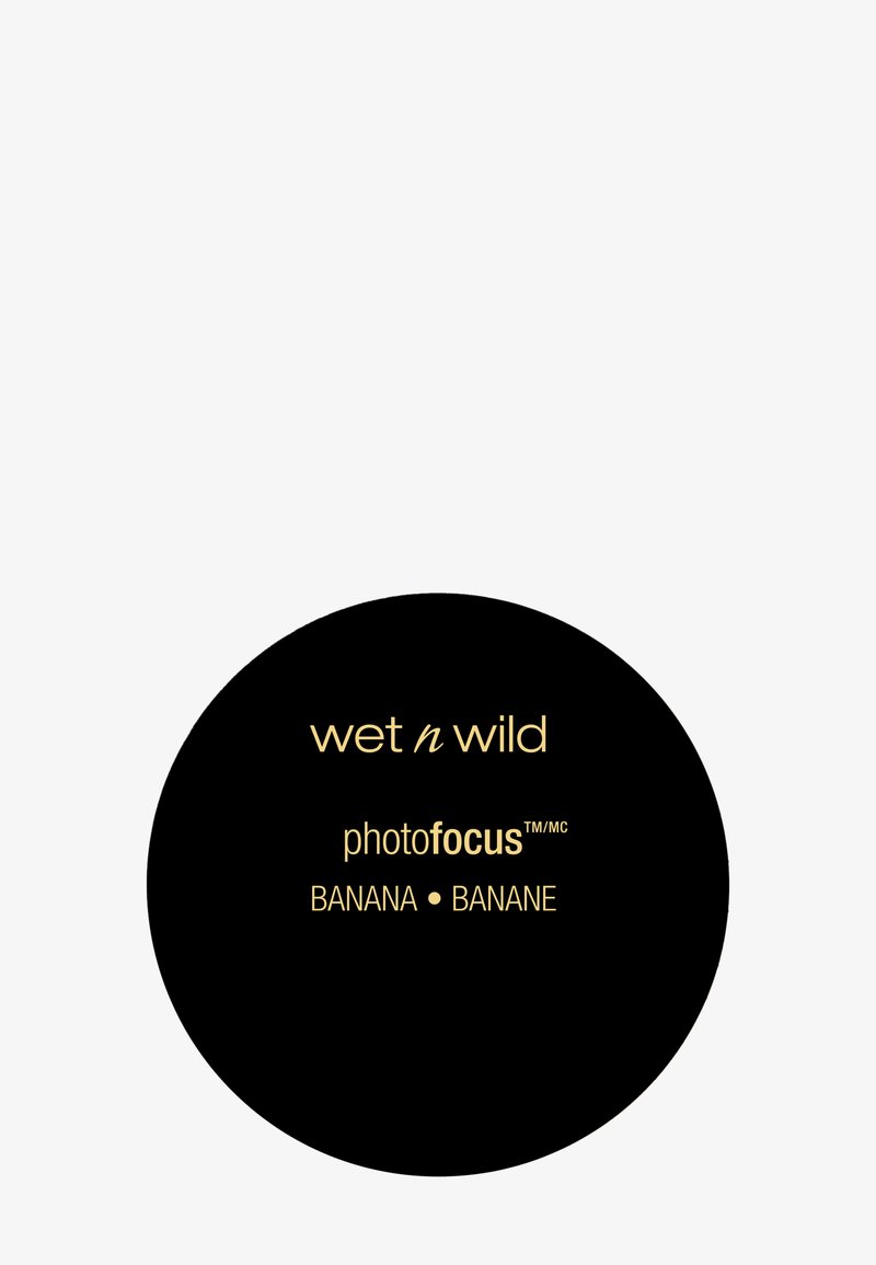 Schwarze runde Verpackung mit goldener Schrift. Aufkleber "wet n wild" und "photofocus" sowie "BANANA" in Englisch und Französisch. Glatte Oberfläche.