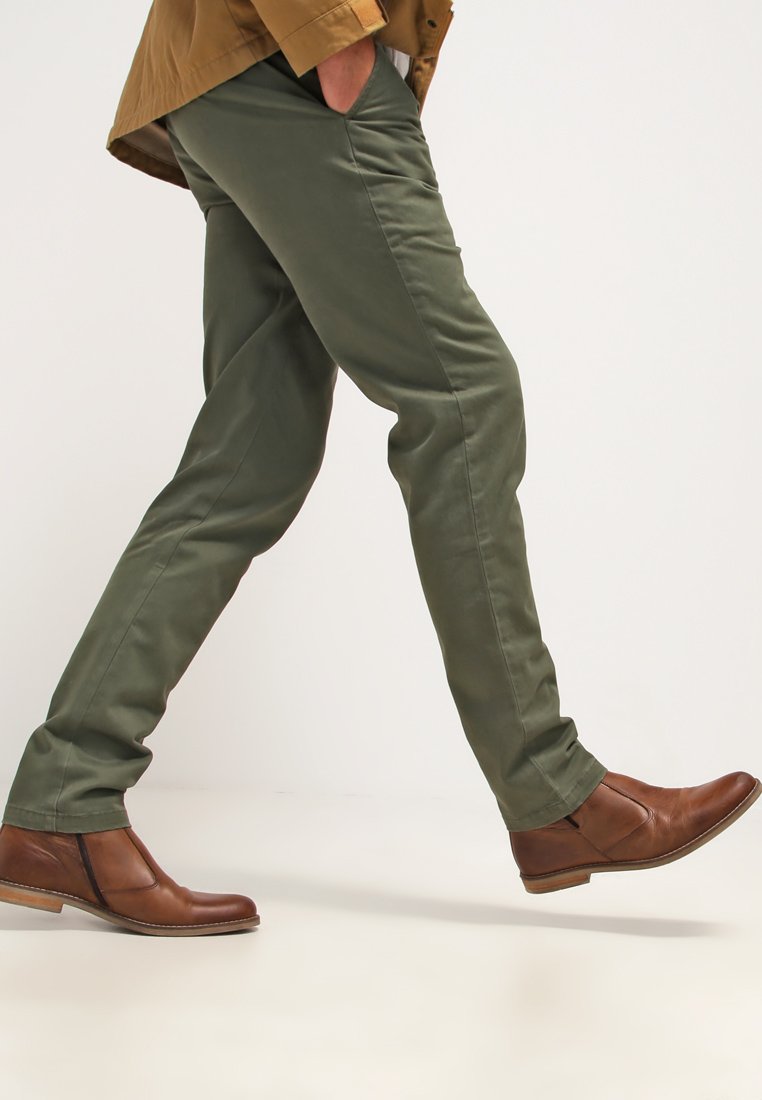 Pantalon Chino Verde Hombre Pantalones Chinos Thursday Boots Axe