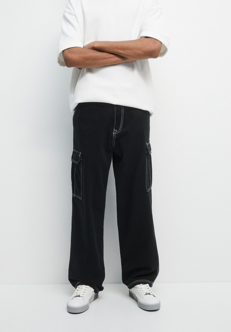 PULL&BEAR CONTRAST SEAM Cargo trousers black Zalando.de